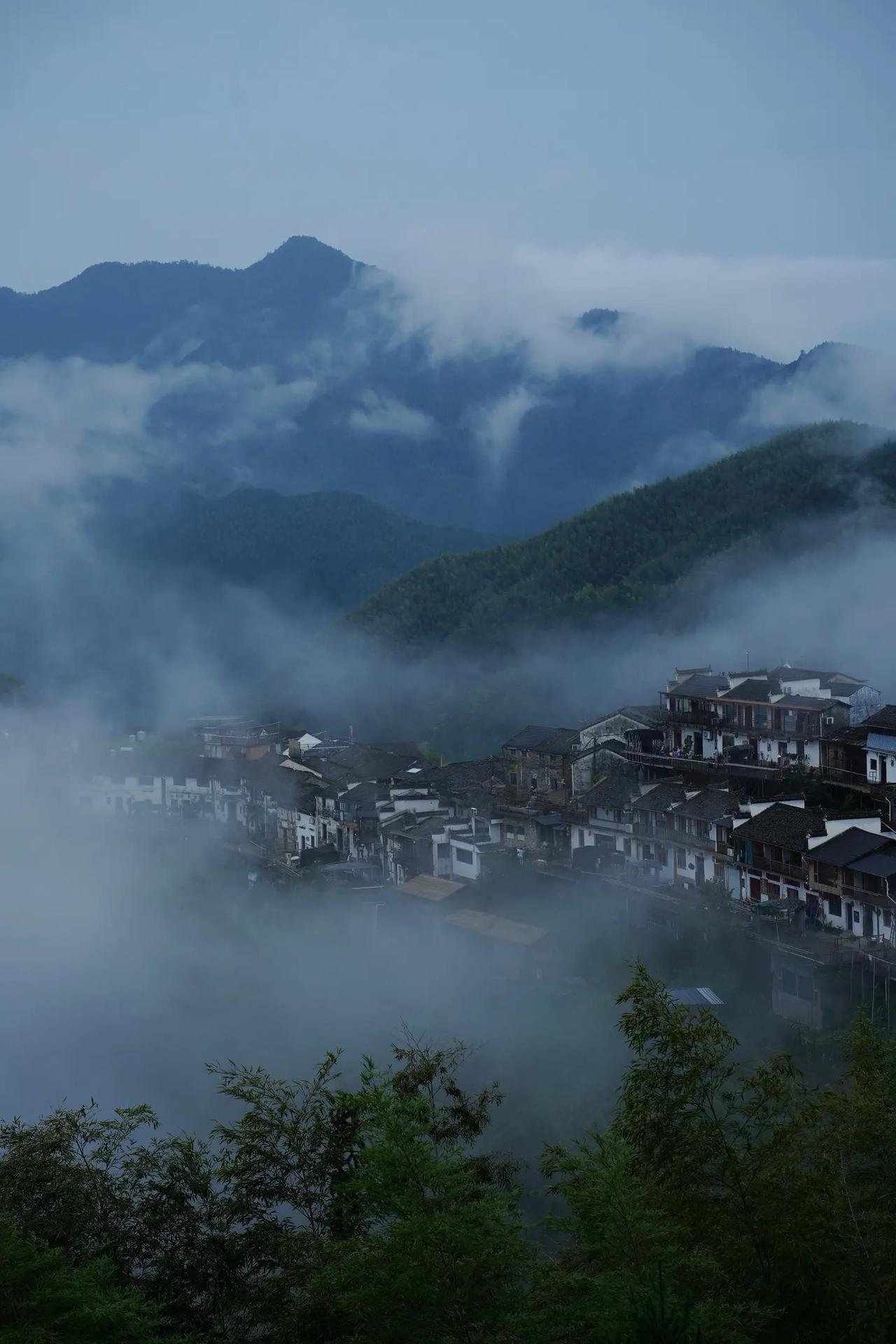 孩子回来了，显得格外高兴。为何如此高兴呢？原来是选课之后换老师了。原先的物理老师