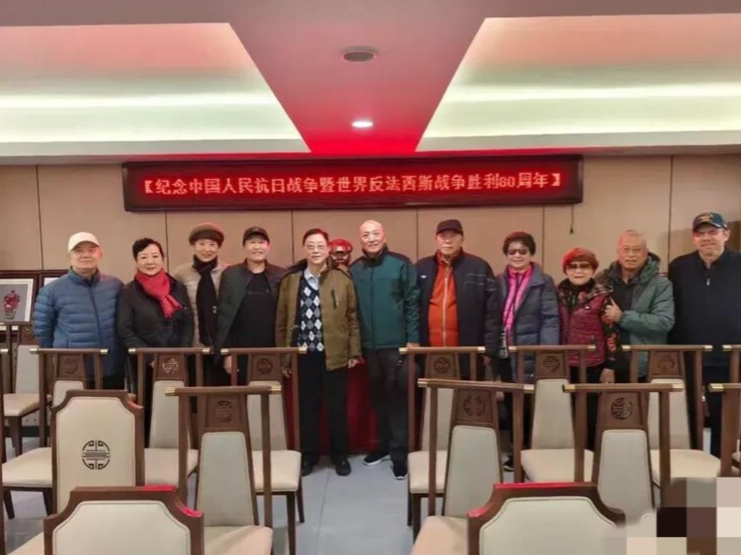 四野后代联谊会有一个不成文的规矩，那就是在每次聚会时，嘉宾们都会默契地按照父辈级