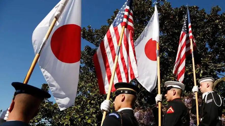 很多人不知道美国人在日本有多猖狂。29日，在日本京都进行集体旅行的13岁中国女