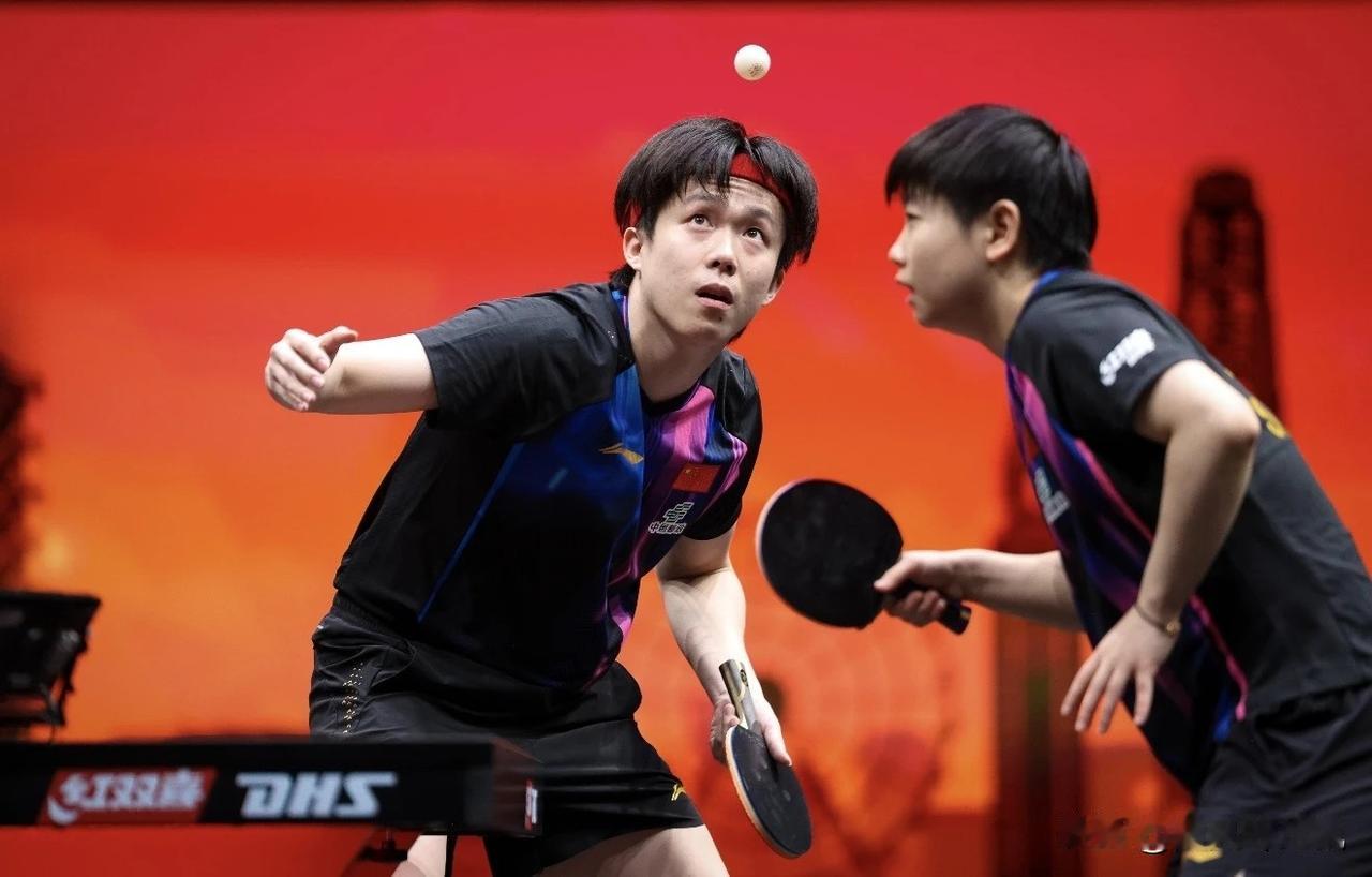 混双丢冠，估计栋曼更难受。香港总决赛混双决赛，莎头组合0：3不敌韩林组合，屈