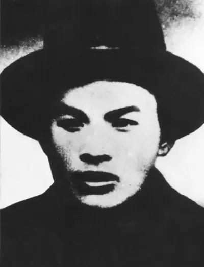 1940年，地下党崔景岳被捕以后，密信落入了敌人手中，但密信却是一张白纸，什么都