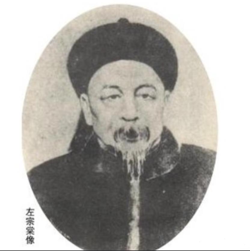 1885年，74岁左宗棠去世。慈禧闻讯，连忙翻阅左宗棠临终前上的奏折，脸色大变，