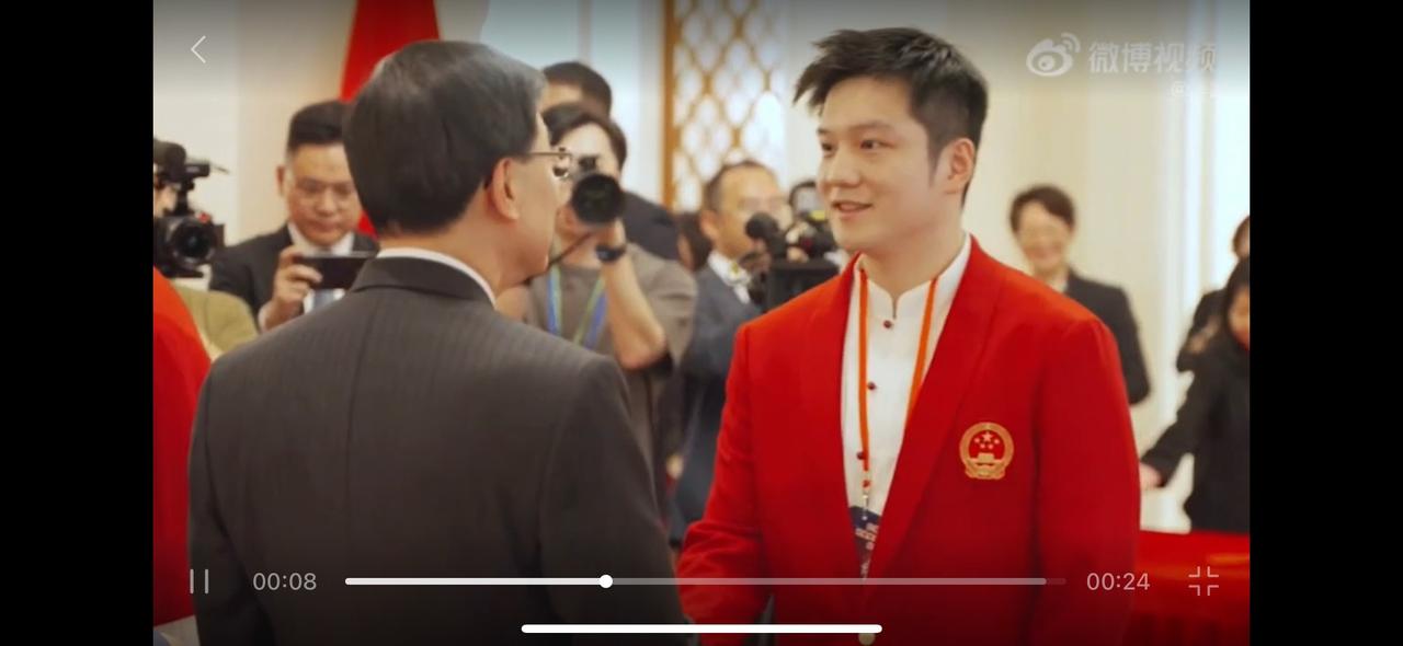 意气风发的少年郎，樊振东好受欢迎，没有谁不被他打动，恨板正，周正的孩子，家长都喜