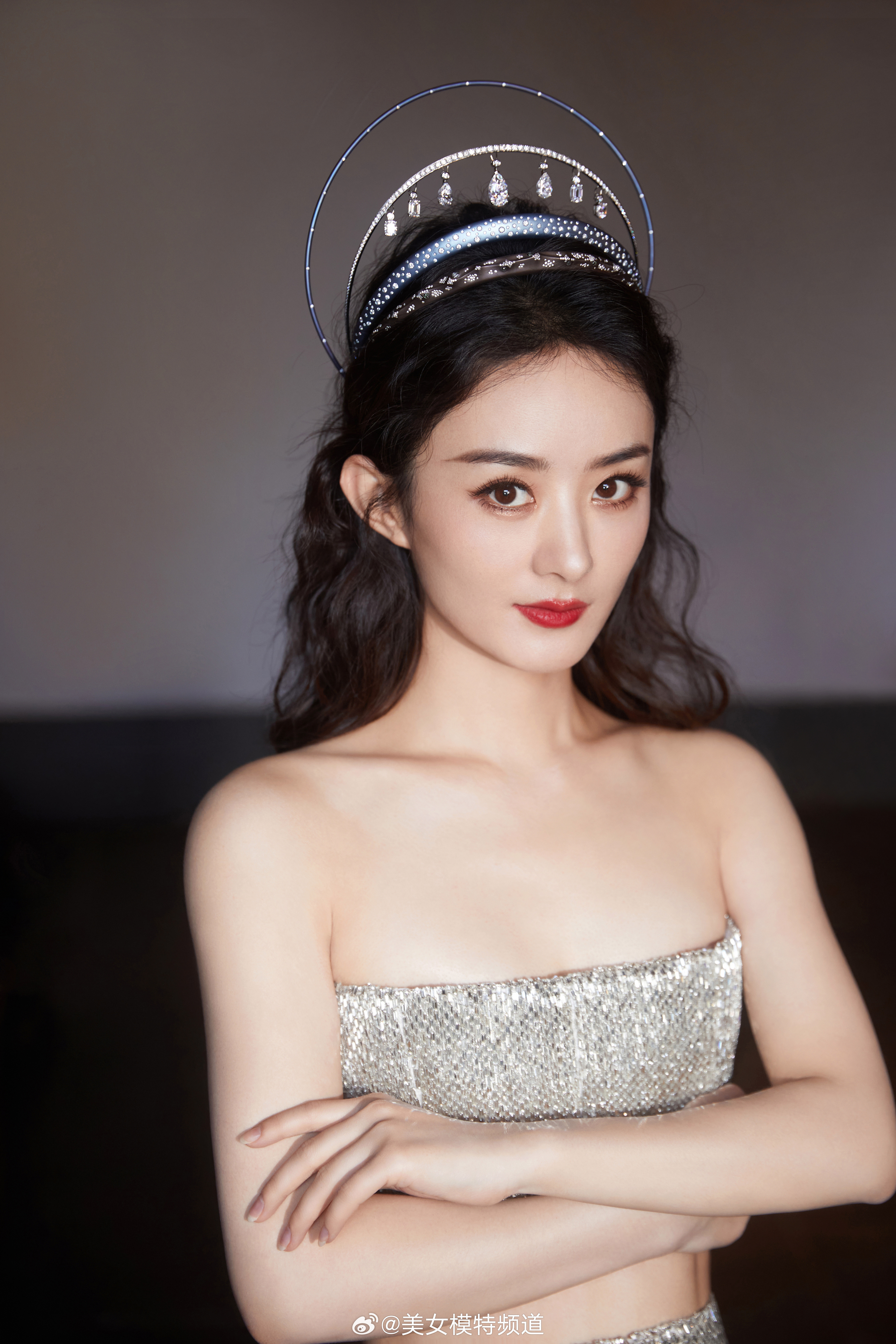 赵丽颖婉约女神如蝶灵动频笑悠然