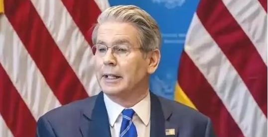 美国财长贝森特公开声称，世界没法承受，一个贸易顺差达到，一万亿美元的中国！中国想