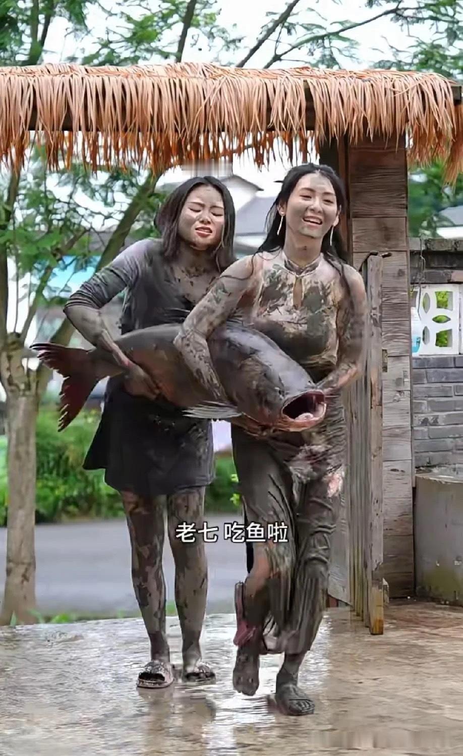拖鞋是重点，超自然…