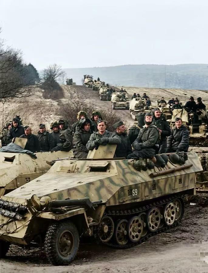 二战东线战场，德军Sd.Kfz.251Sd.Kfz.251/1D型装甲战