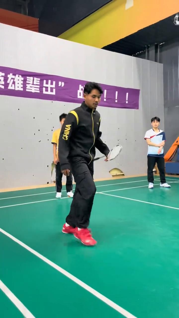 并步。快一点，一号，顶部，不是很快，三号，快，都可以，全部，但不能跑步，这个不