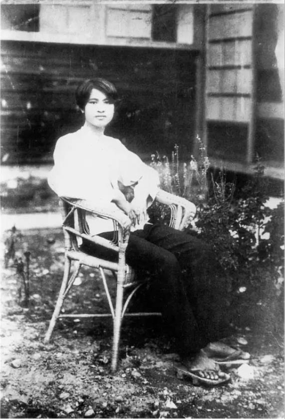 1949年夏天，台北城下着闷热的雨，钟浩东被一群人强行带走，他刚刚从印刷机房出来