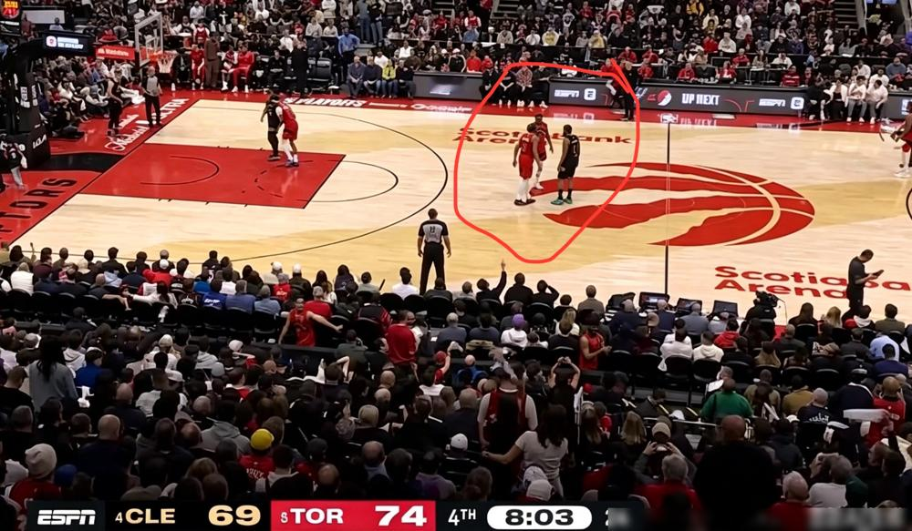 你见过从后场就上双人包夹的吗？猛龙队就这么干哈登，球都不让他摸。结...