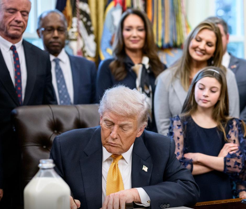 台湾天塌了，美国翻脸。 特朗普政府突然公布决定，将对部分高端人工智能芯片加征