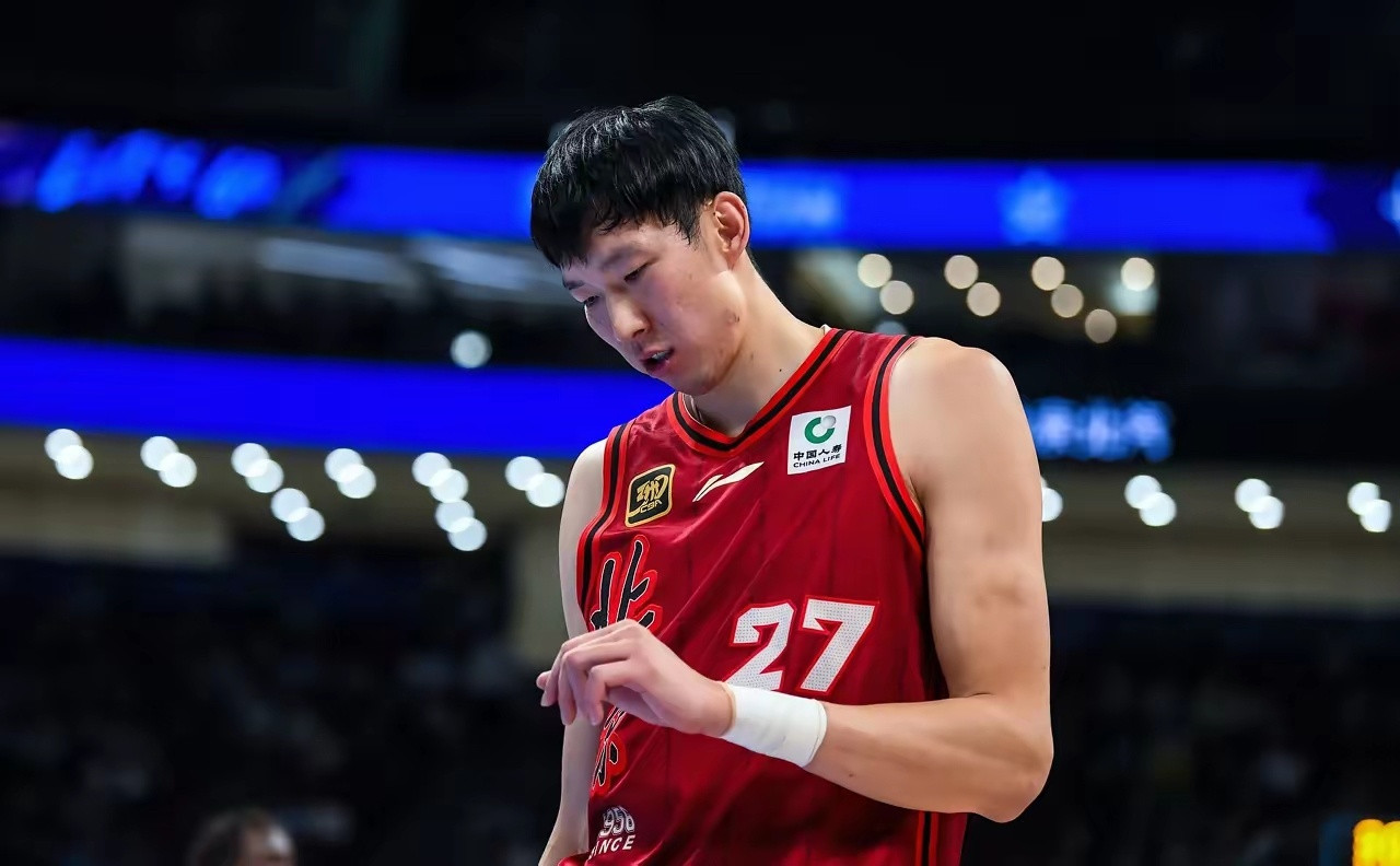 男篮总决赛第一场，周琦与胡金秋根本不是一个级别！！​周琦，出战36分钟，9投6中