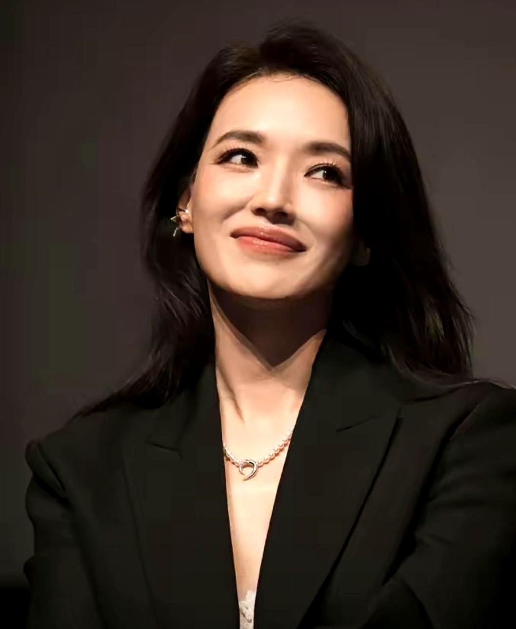 当导演真的很爽吗？舒淇用一部《女孩》告诉你，别做梦了。毛不易一脸天真地问：“当