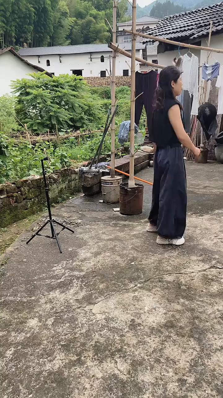 有人。