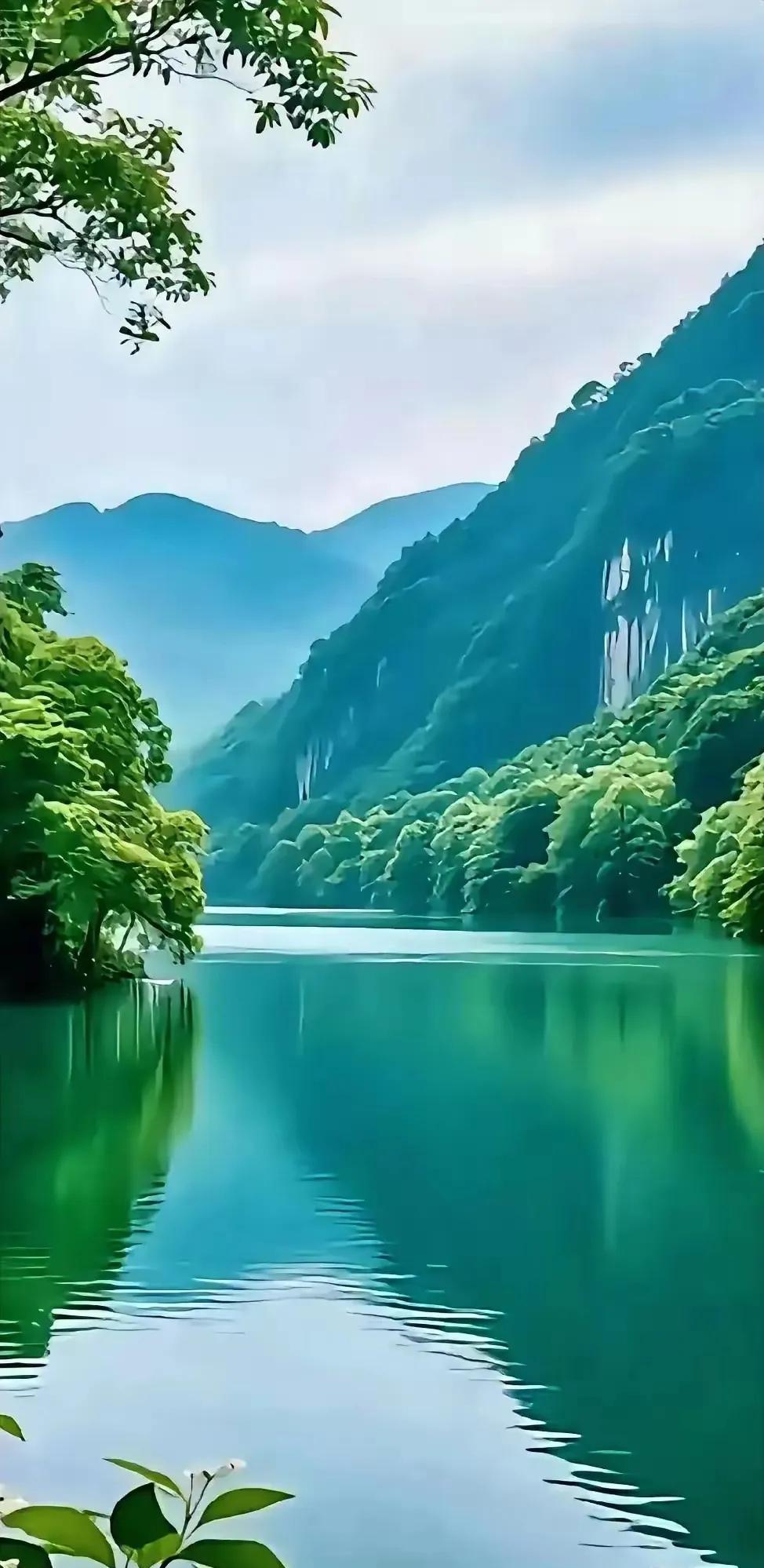 确实是这样。我的诗根本就到不了那里啊。没有途径啊。他们也不会看的。在他们看来，称