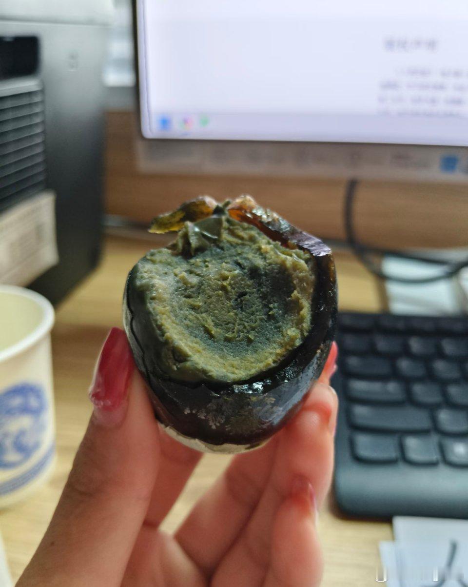 中国皮蛋海外圈粉惊呆了皮蛋的味道身边很多人都不能接受而且歪果仁一般都是生吞他们这