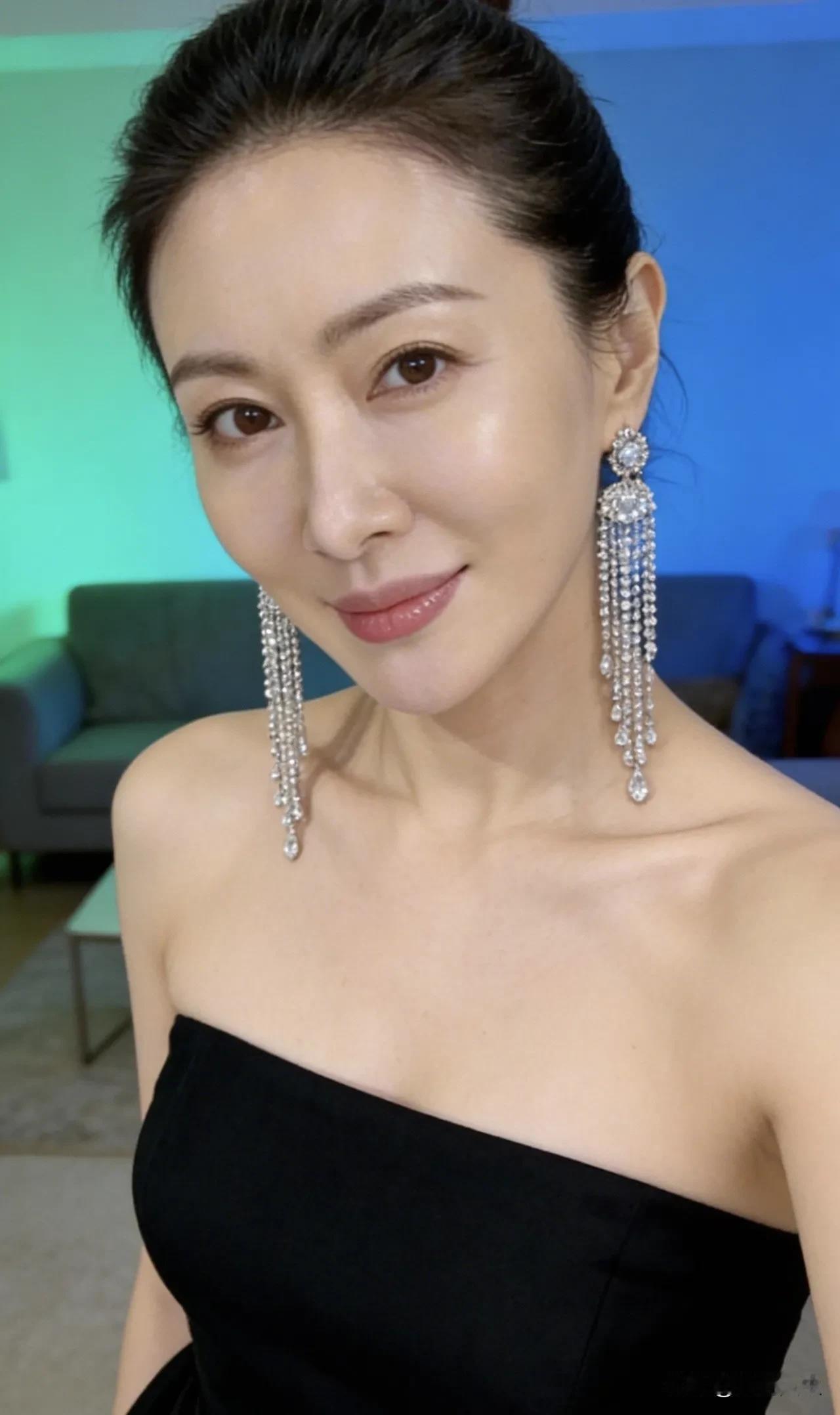 喝再热的咖啡，都解不了这个冬夜的寒。