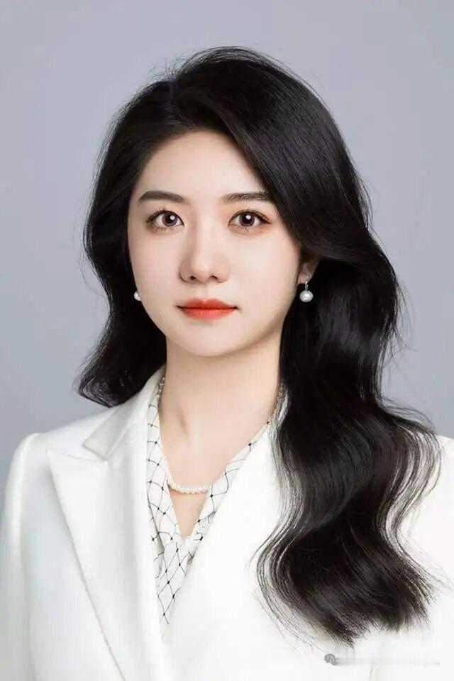 天妒英才！31岁律师李禹墨离世，律所透露死因是突发疾病，长得很漂亮不输明星，履历