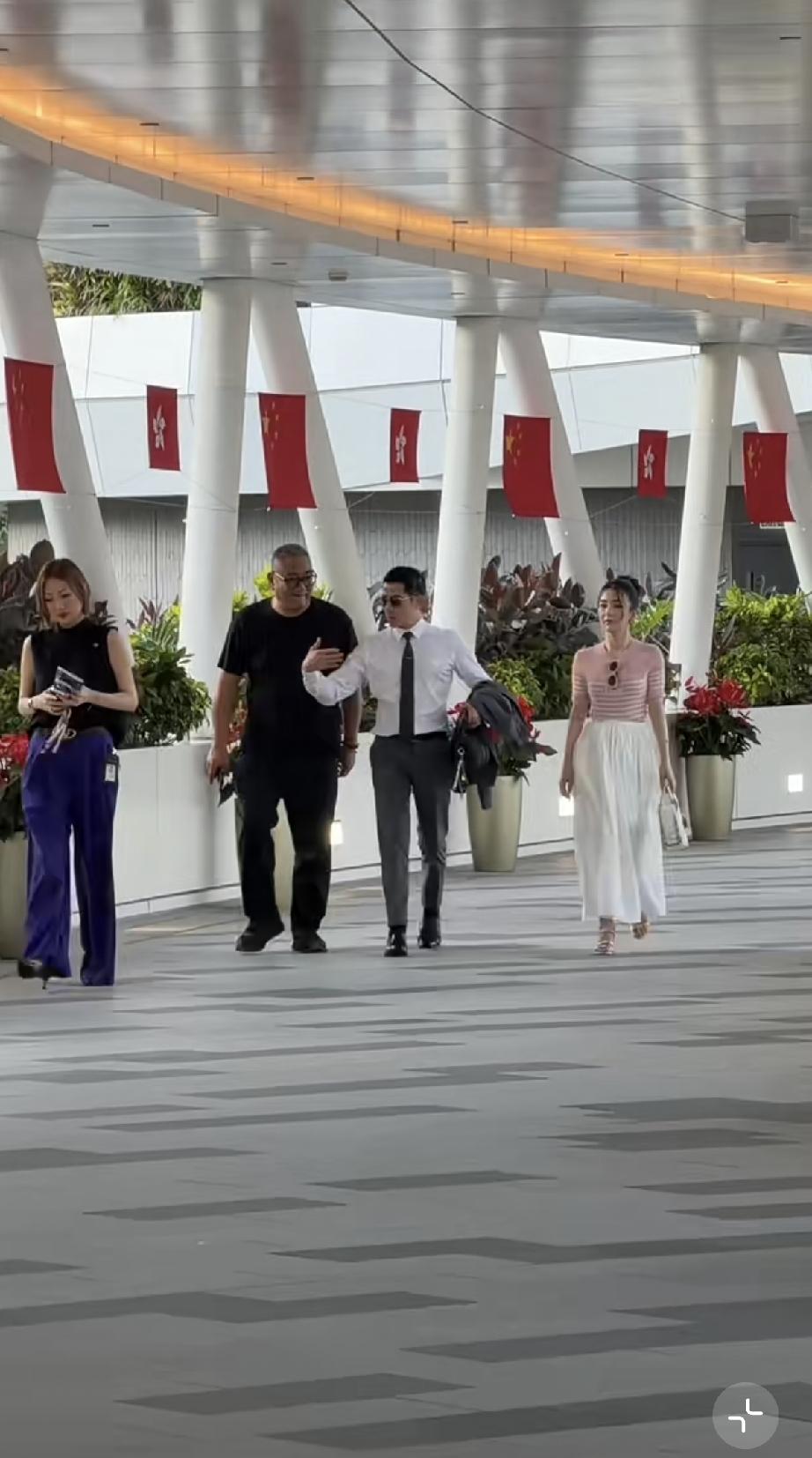 7月1日，方媛与郭富城一起在香港参加赛马会，郭富城好显年轻，方媛矮胖还显老，穿1