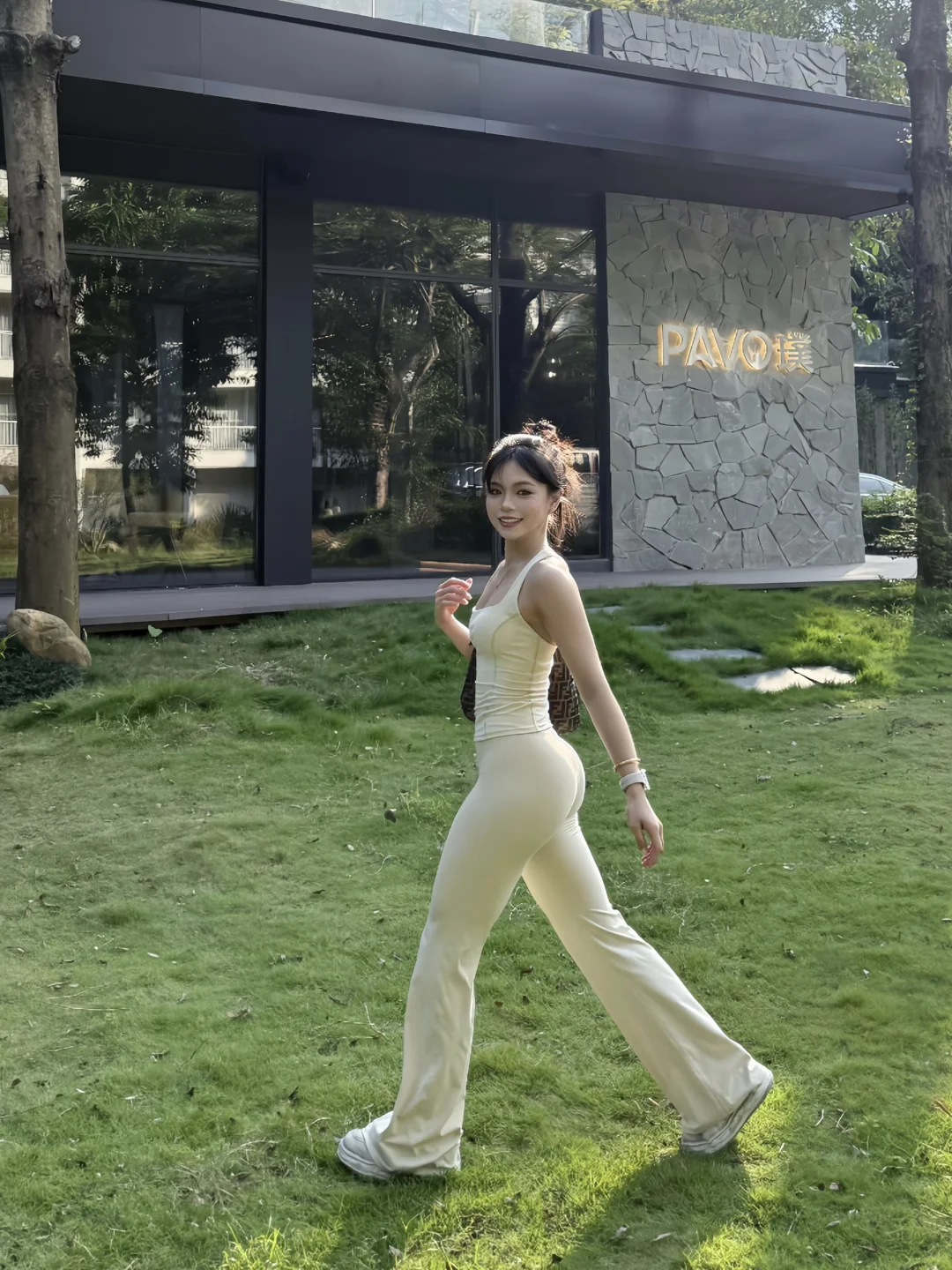 谁说瑜伽服不能穿出门live