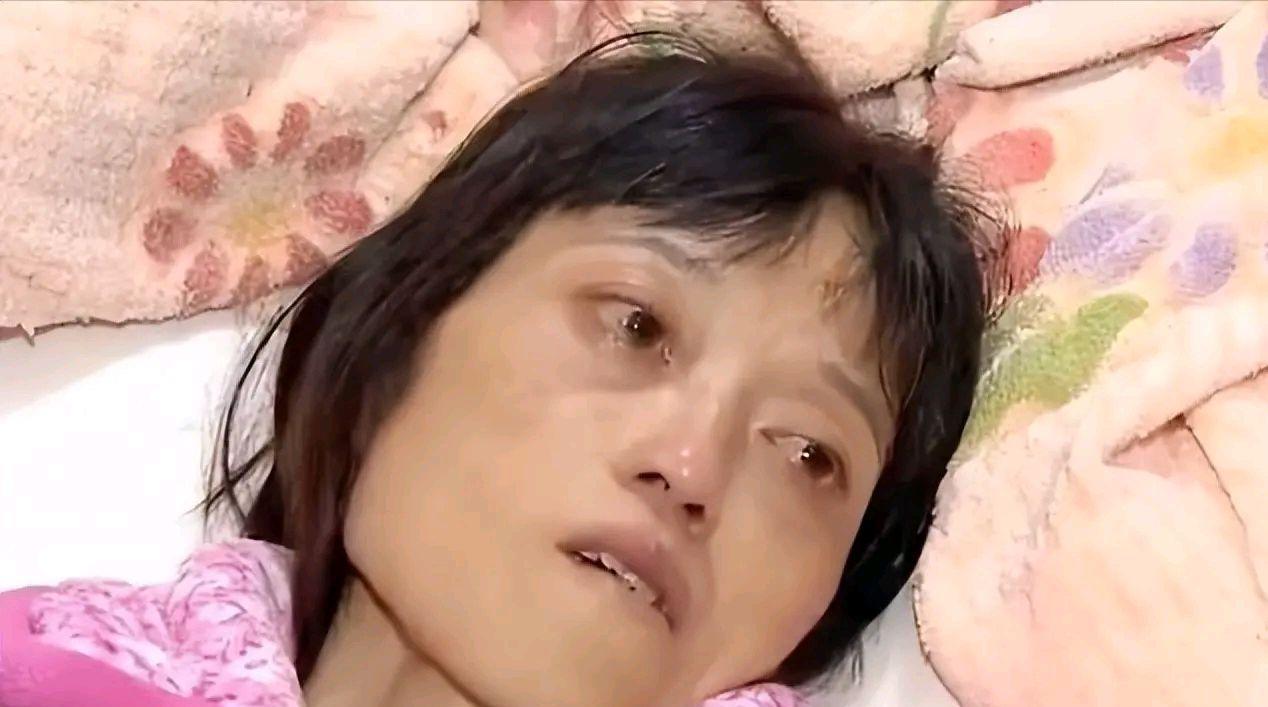 2016年，湖南一单亲妈妈身患癌症，临终前打算将11岁和8岁的儿子托付给亲戚，谁