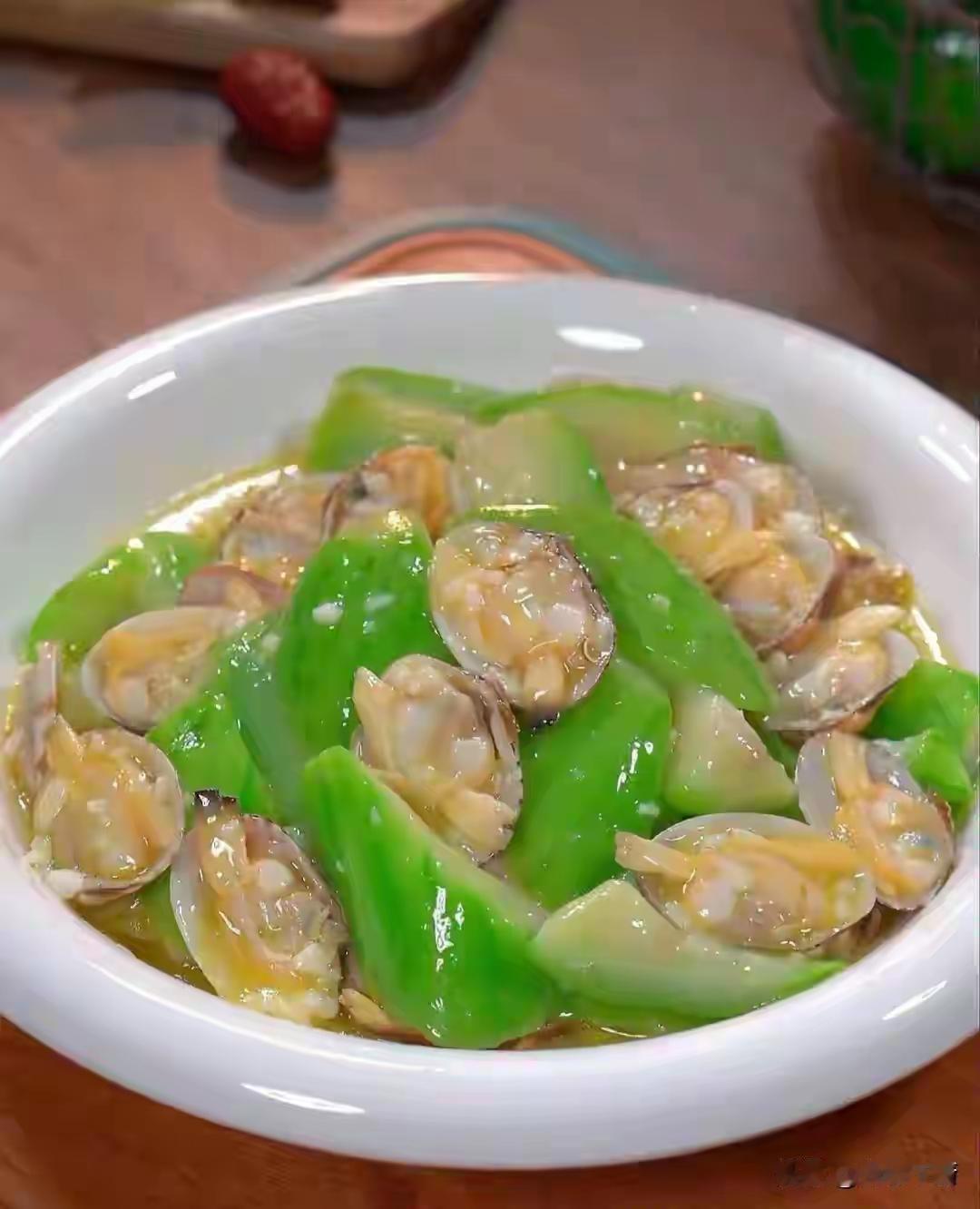 药补不如食补！夏日必吃7大食物，筑牢免疫防线【标题】三伏天里还在拼命吃保健品