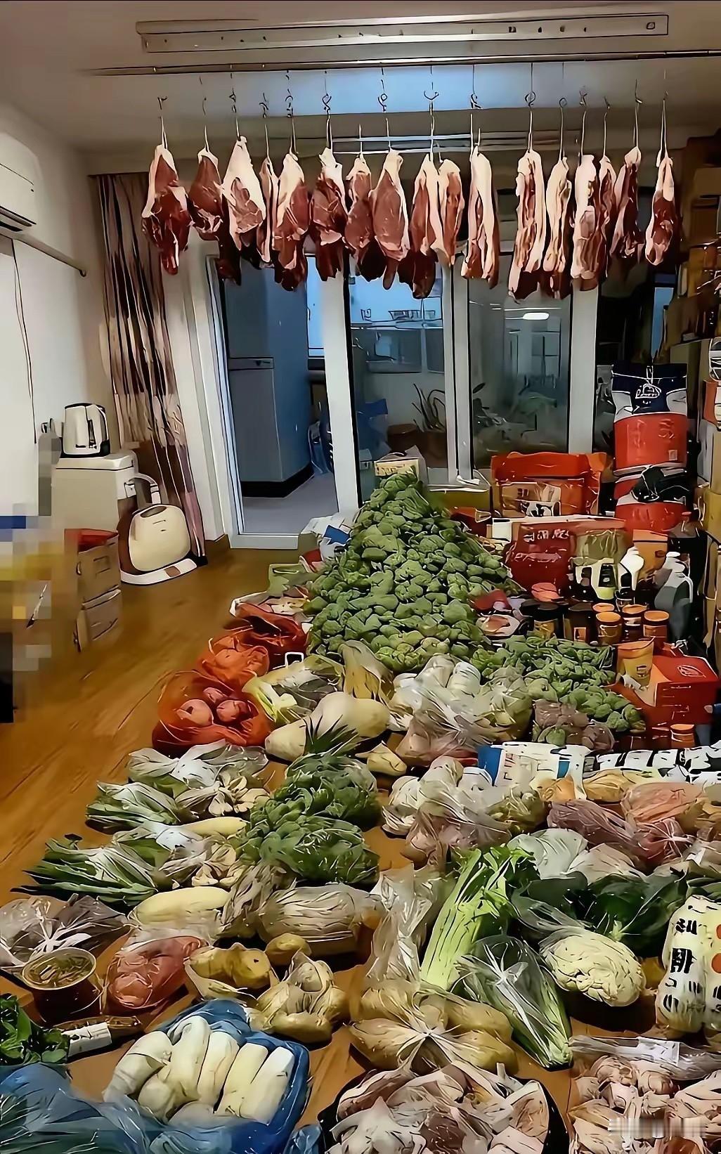 啥家庭啊，囤这么多菜和肉啊