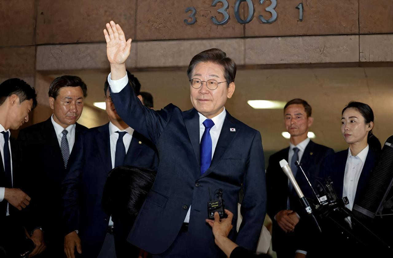 哎，你听说了吗？韩国那边最近动静可不小。李在明带着代表团来中国了，乌泱泱两百多人