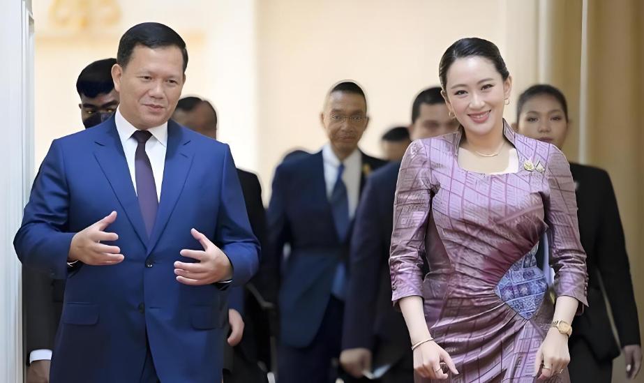 柬埔寨政坛接班人之争，红衫军后代遭迫害，未来局势将如何发展。柬埔寨前阵子换了新