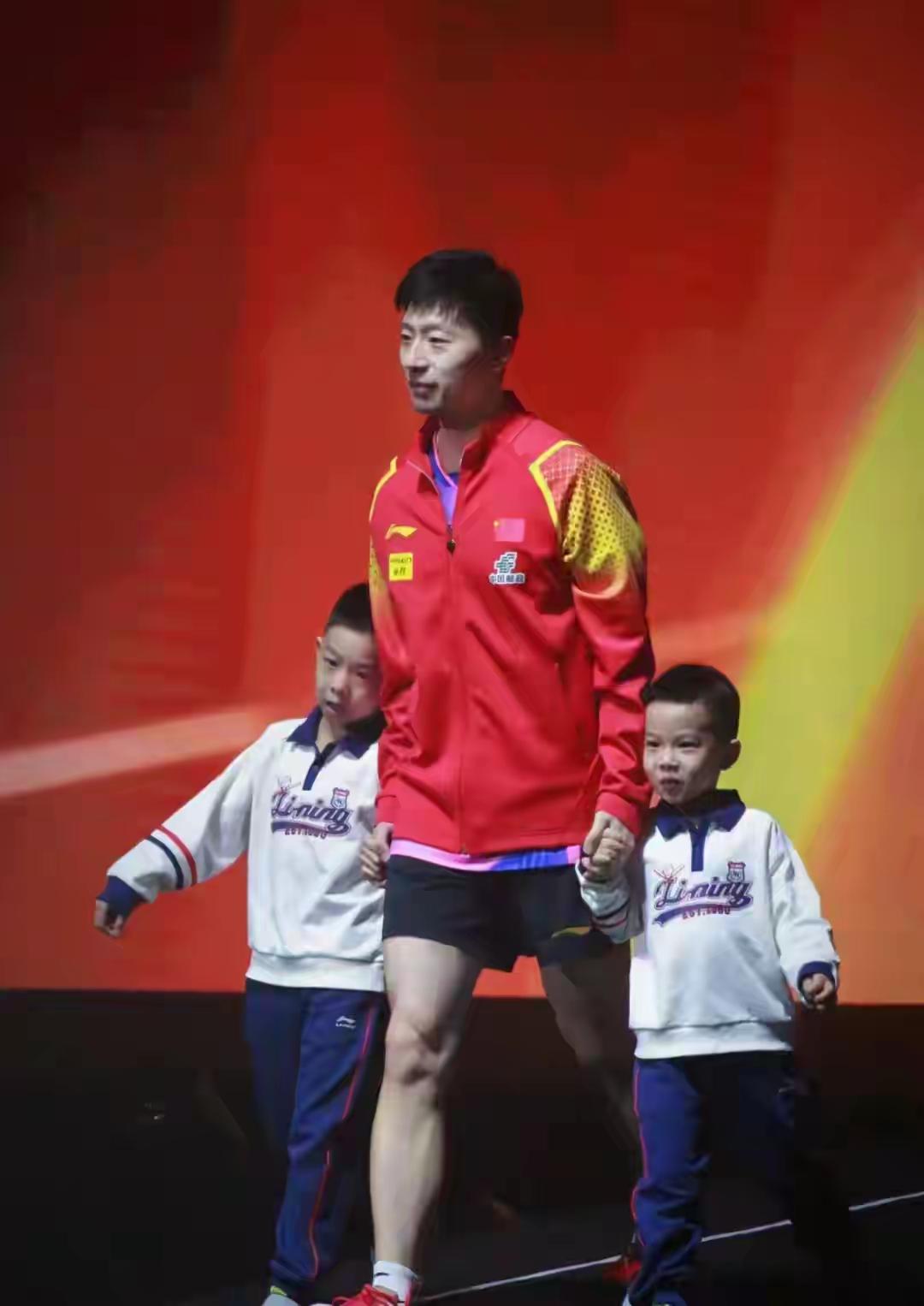 马龙：泪目！离开两年啦，那年的北京他牵着两儿子进场时间