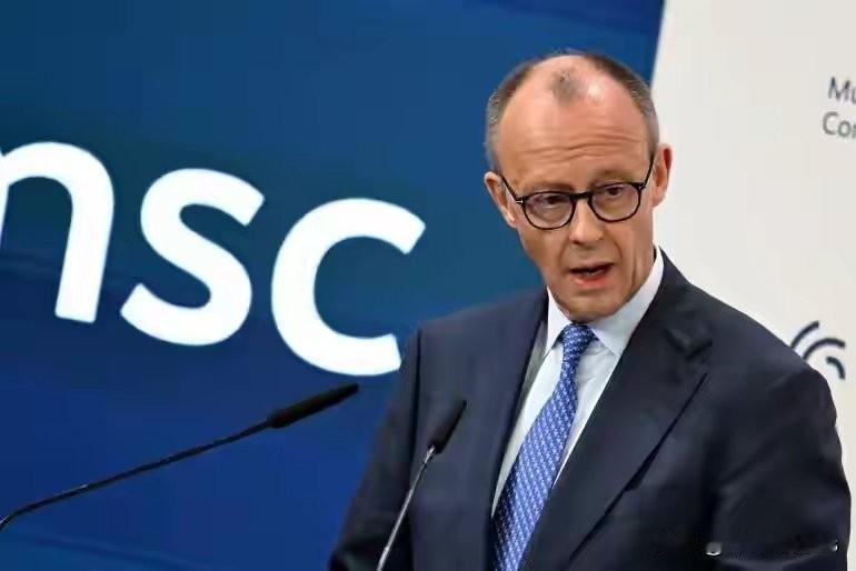 德国总理默茨在慕尼黑安全会议上放出的一句话，直接震惊了很多人：现在不是中国在追赶