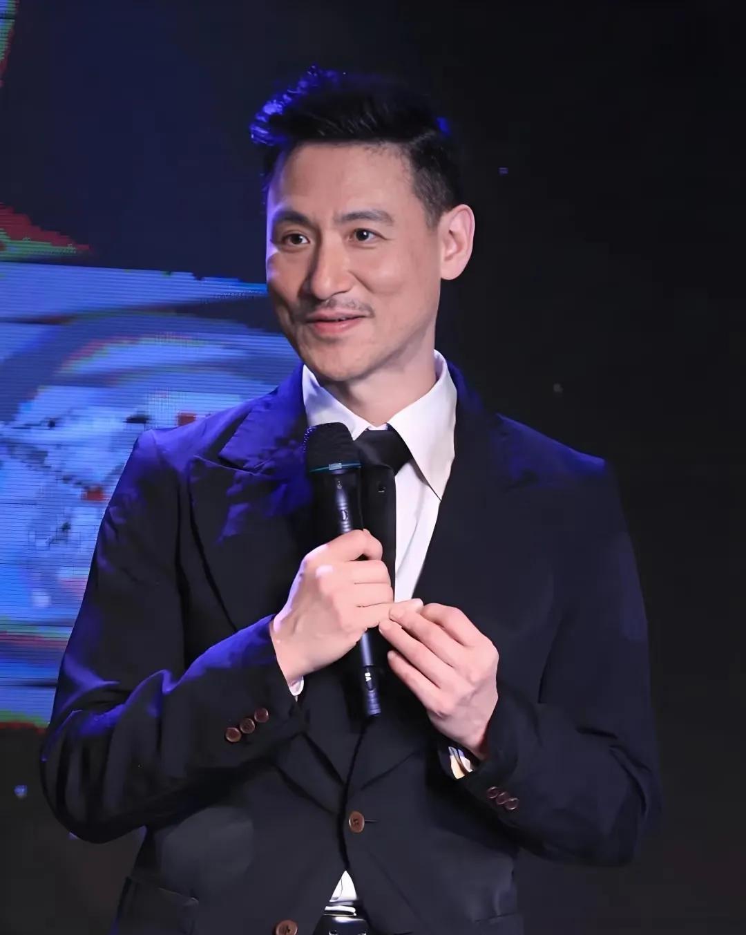 一觉醒来张学友和文旅局终究是妥协了宣布东莞演唱会延期了，并且造成对粉丝们的经