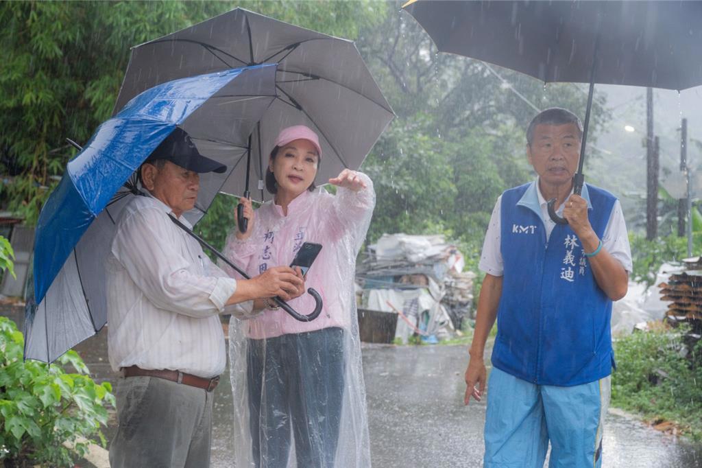 高雄淹水郭正亮：柯志恩比较聪明一脚踩进烂泥巴受到米克拉台风外围环流与锋面影