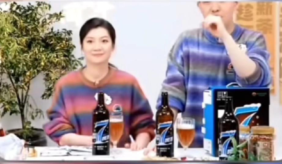“董你盼你”组合，直播“偷喝”啤酒，那是各有各的方法！在山东专场，董董和盼盼