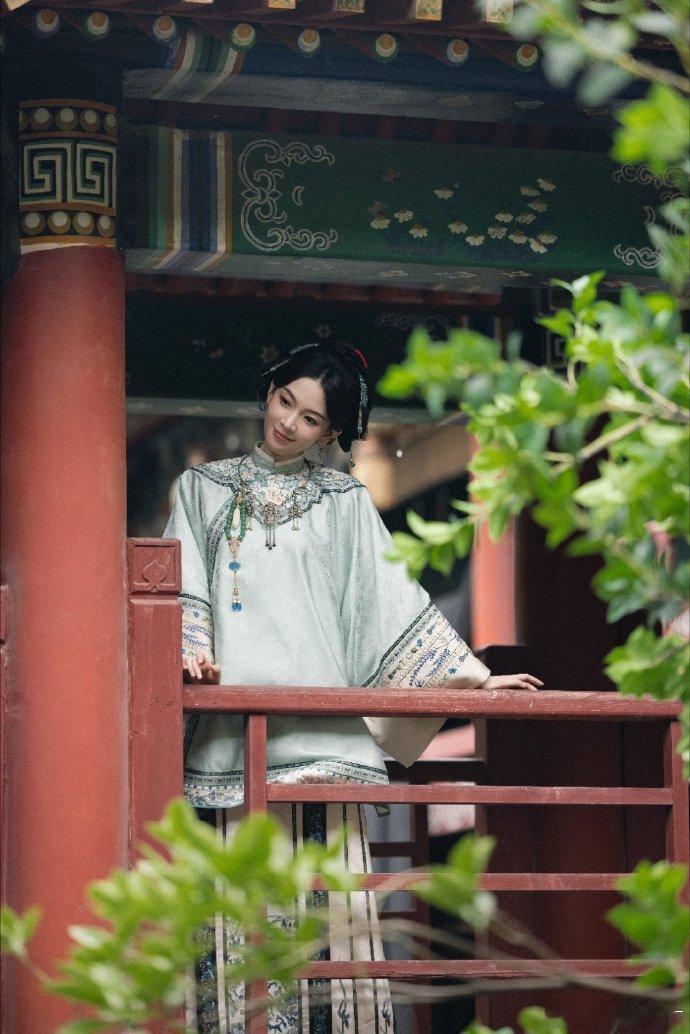 陈瑶我家那闺女谁不想看美女的日常碎片，陈瑶来到节目褪去星光，买菜侍弄花草、居