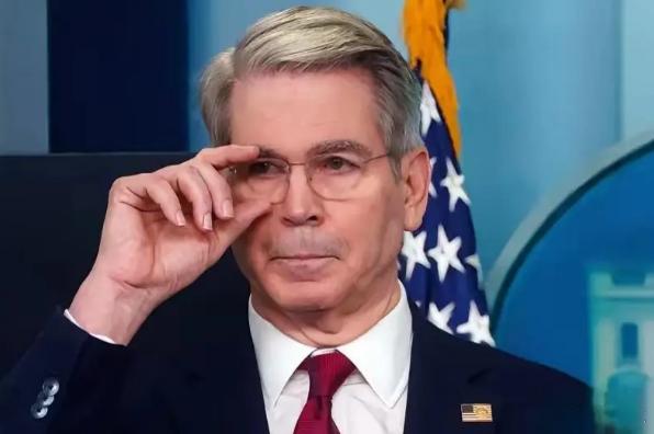 全网都炸疯了！谁能料到，美国财政部长贝森特突然跳出来，对着中国一顿“乱骂”，嘴炮