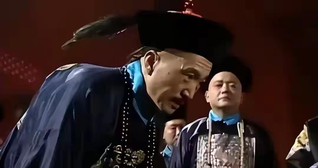 乾隆三十八年，深秋的紫禁城，气氛肃杀到了极致。乾清宫内，百官屏息凝神，无人敢