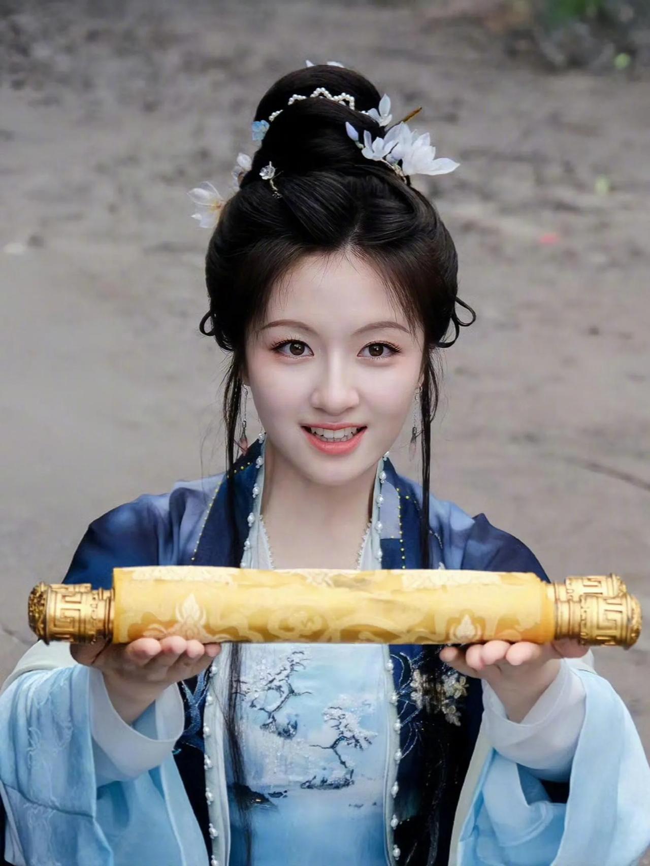 李兰迪：腿舞间绽放的灵动温婉之美在舞台的聚光灯下，李兰迪以一段腿舞惊艳众人。