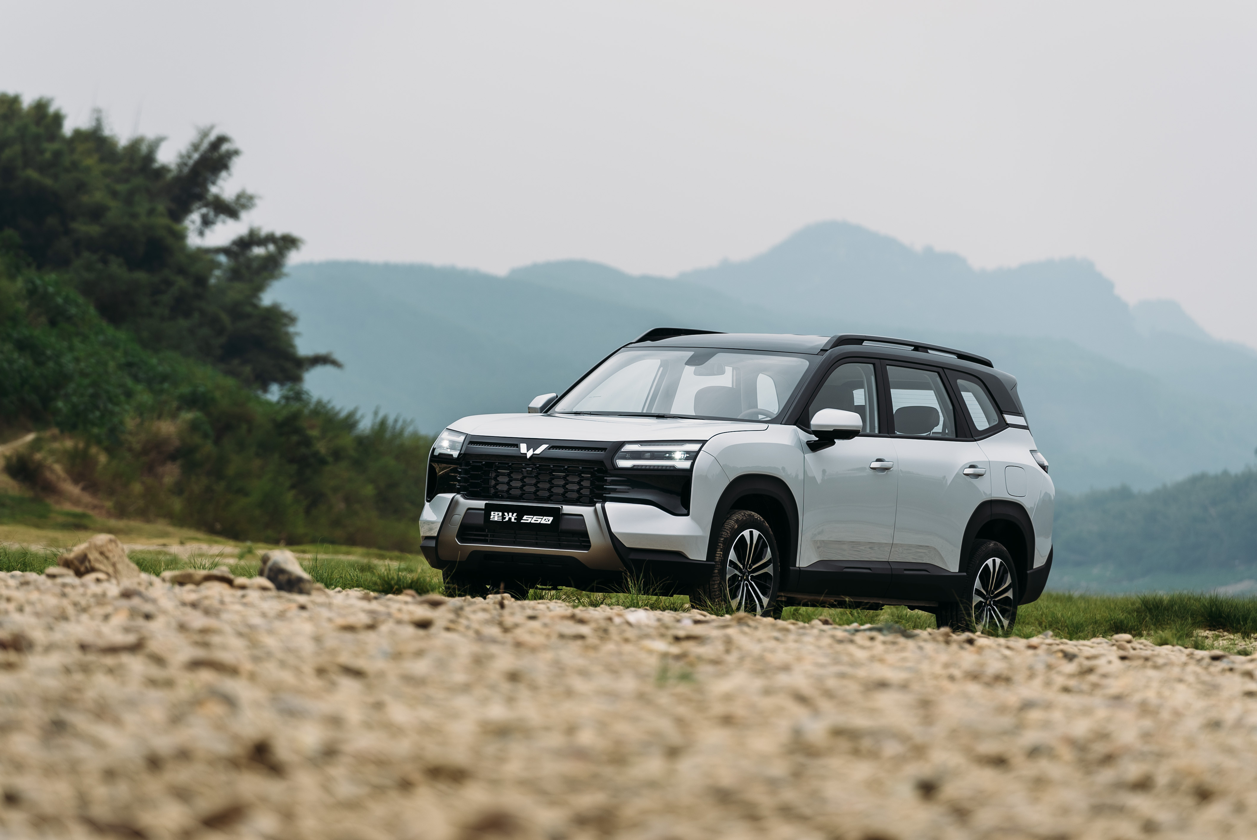 星光560正式亮相，看这双眼灯，说是“硬派大空间SUV”，确实比之前五菱的车都硬