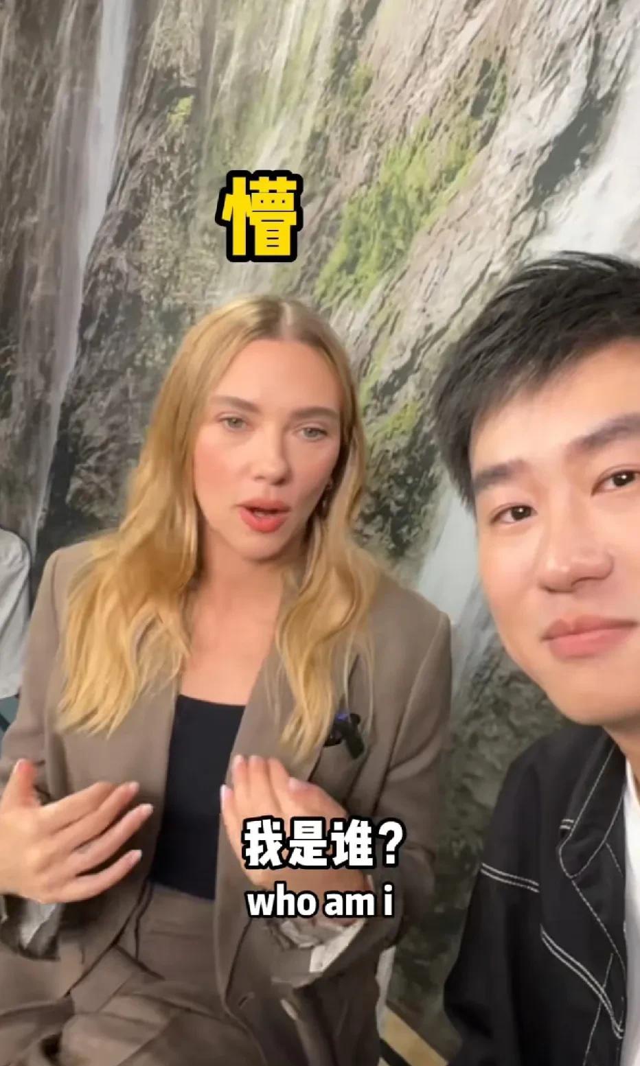 女神斯嘉丽·约翰逊如今确实有了岁月的痕迹。