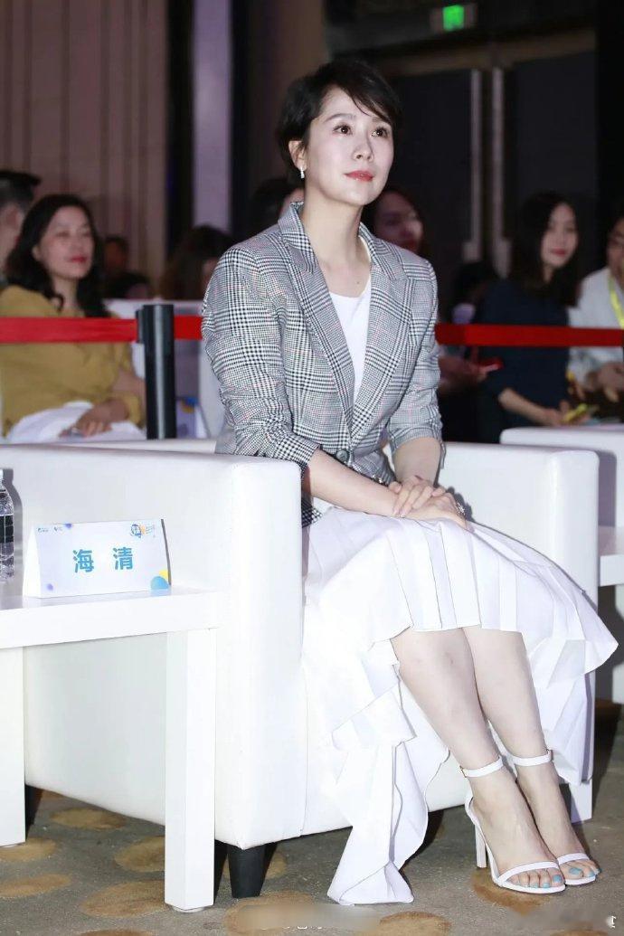 她如果不去做演员，以她的家庭背景，大概也是从政多，那估计会是特别厉害的女领导吧，