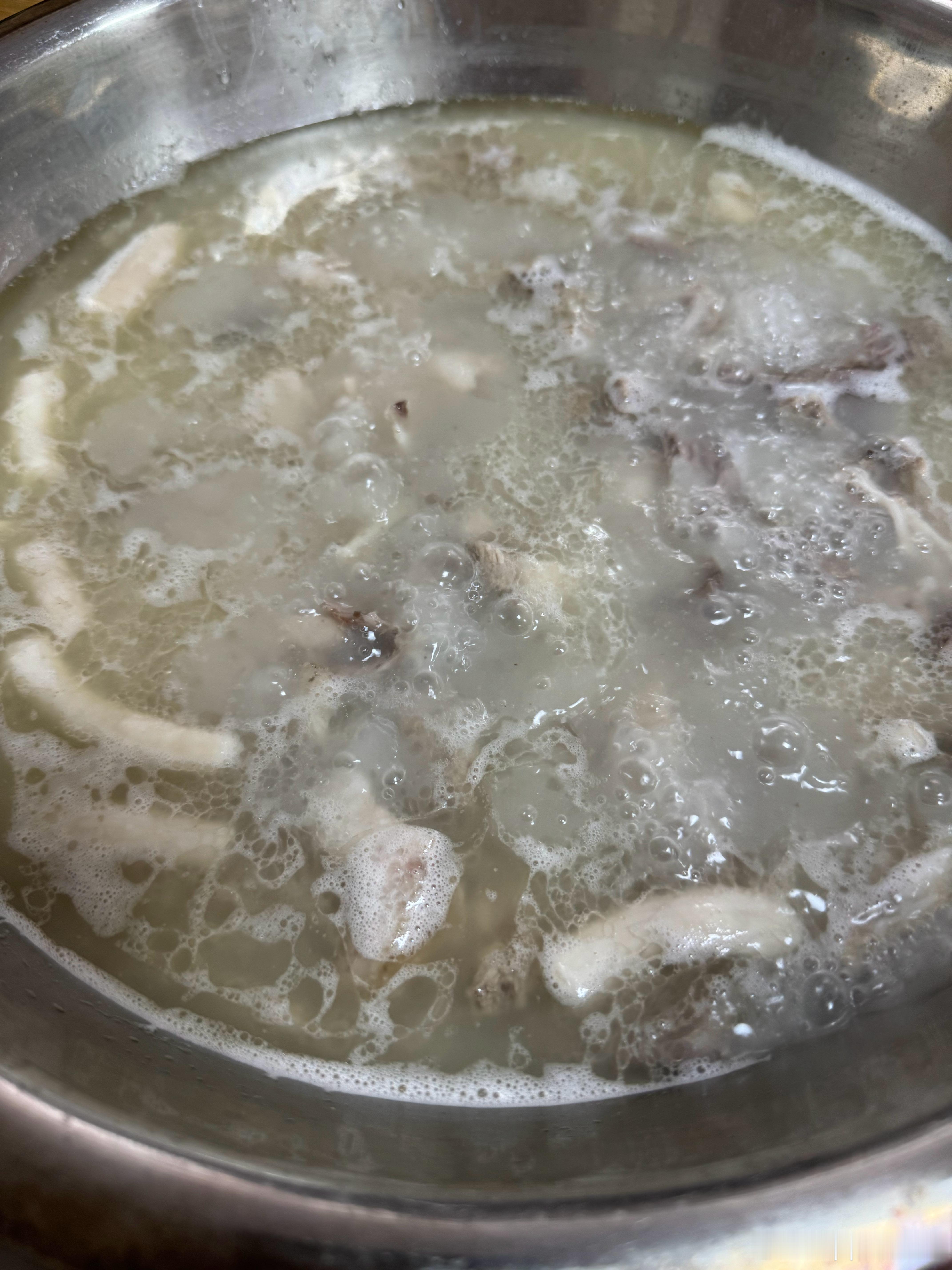 中午吃了羊肉汤舒服。​​​
