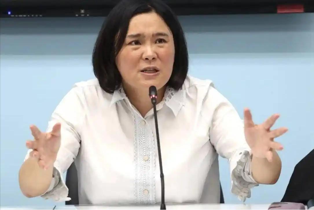 金门县党委陈玉珍曾说：“金门县属于中华民国，解放军要收复金门让我们投降的话，我会
