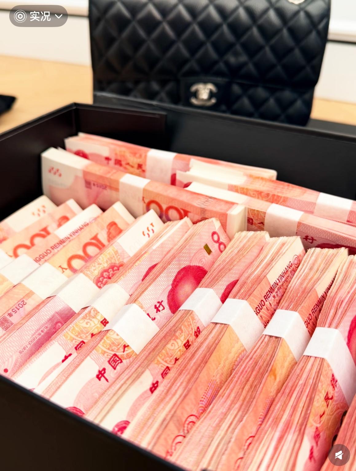 我发现了个挺有意思的事：不管是谁，一旦手头宽裕了，整个人的精气神都不一样了