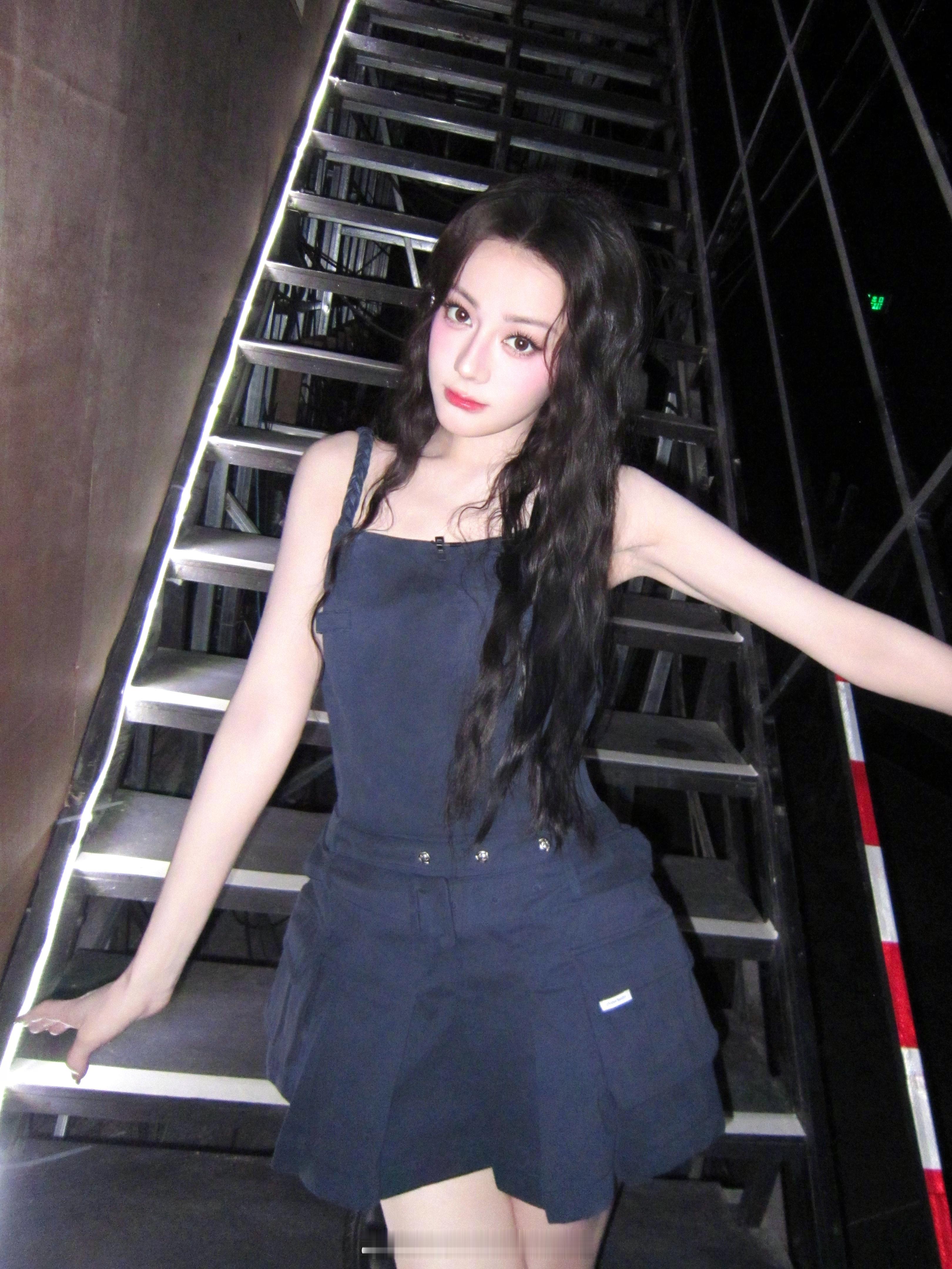 迪丽热巴两个卫蓝对手戏迪丽热巴在复制粘贴的时代，你是手写的诗