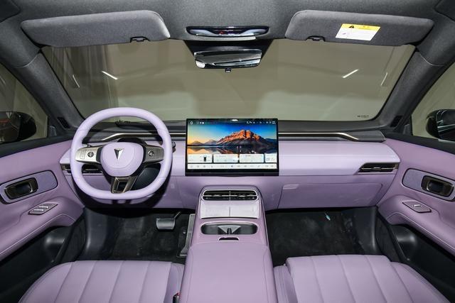 深蓝L06的官改车衣上线,锆石红一眼爱4.8的车身长度,预计售价10万~12万