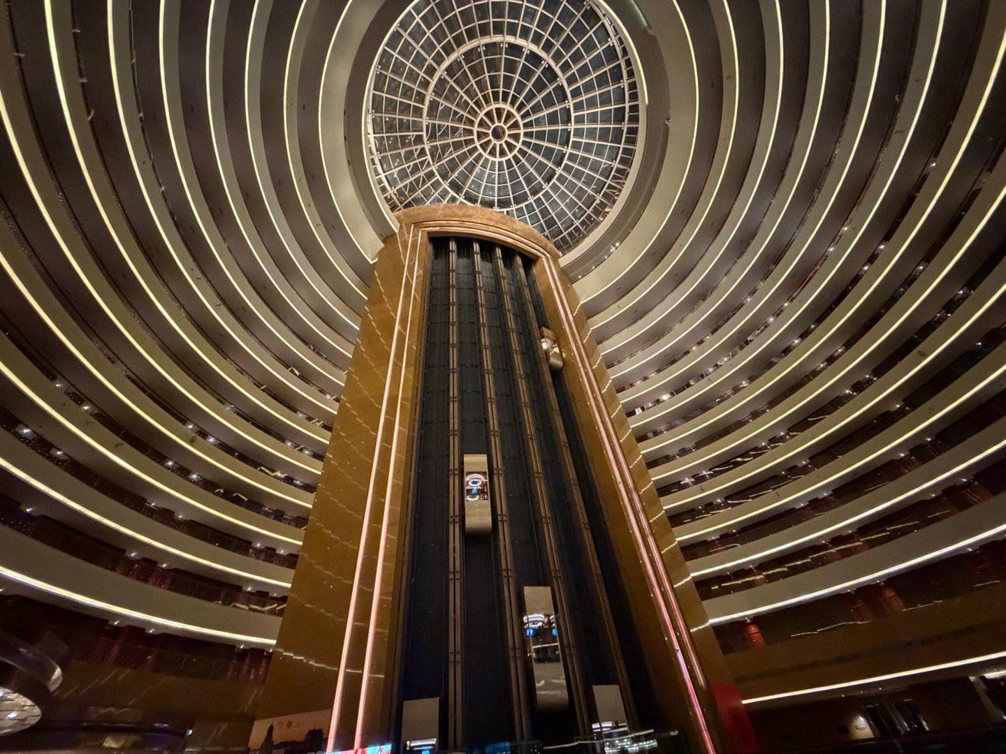 今天住的酒店，感觉自己在大雷音寺