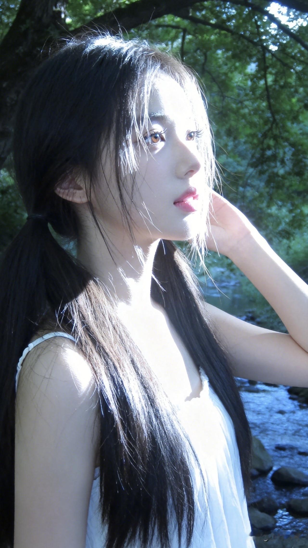：如果非要我造就一个东方审美的高级传说，那确实有点难。毕竟我只喜欢平凡的美[可爱