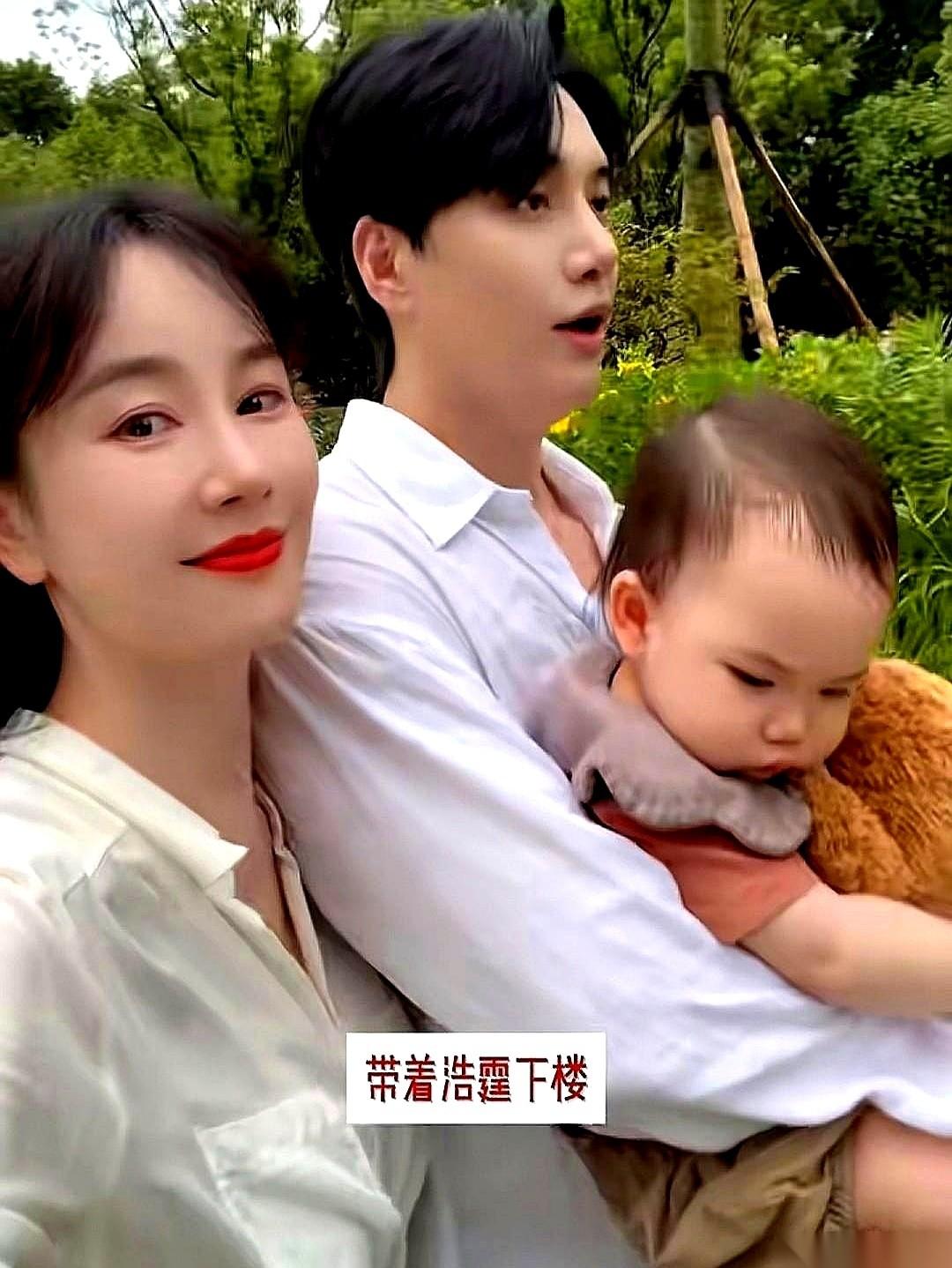 看到张檬她儿子那一身“装备”，我第一反应是，这孩子浑身上下是镶了钻吗？好家伙，