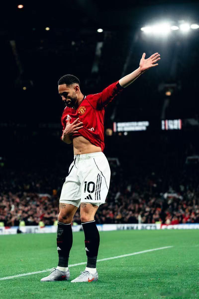 库尼亚本赛季在英超的以下每90分钟数据指标中，均排名所有前锋的前2%：✅射门创